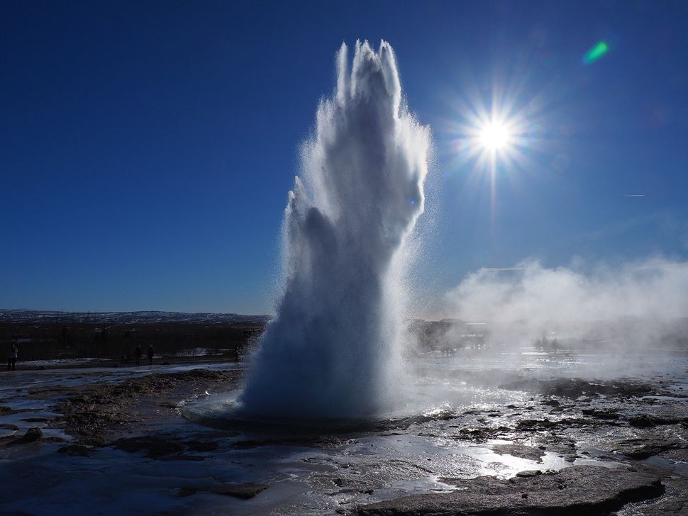 Islands Grosser Geysir Strokkurs Heisse Quellen Arctic Adventures