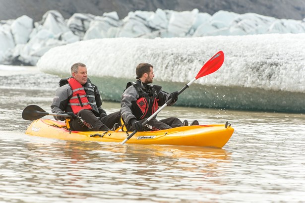 two men paddling in Heinaberslon glacial lagoon