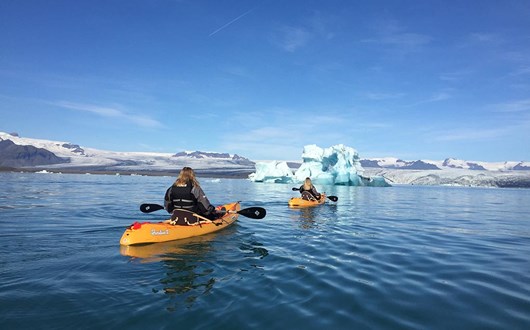 Kajak fahren auf der Jökulsárlón-Gletscherlagune