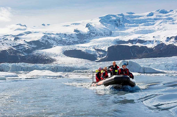 tour in glacier lagoon by zodiac boat