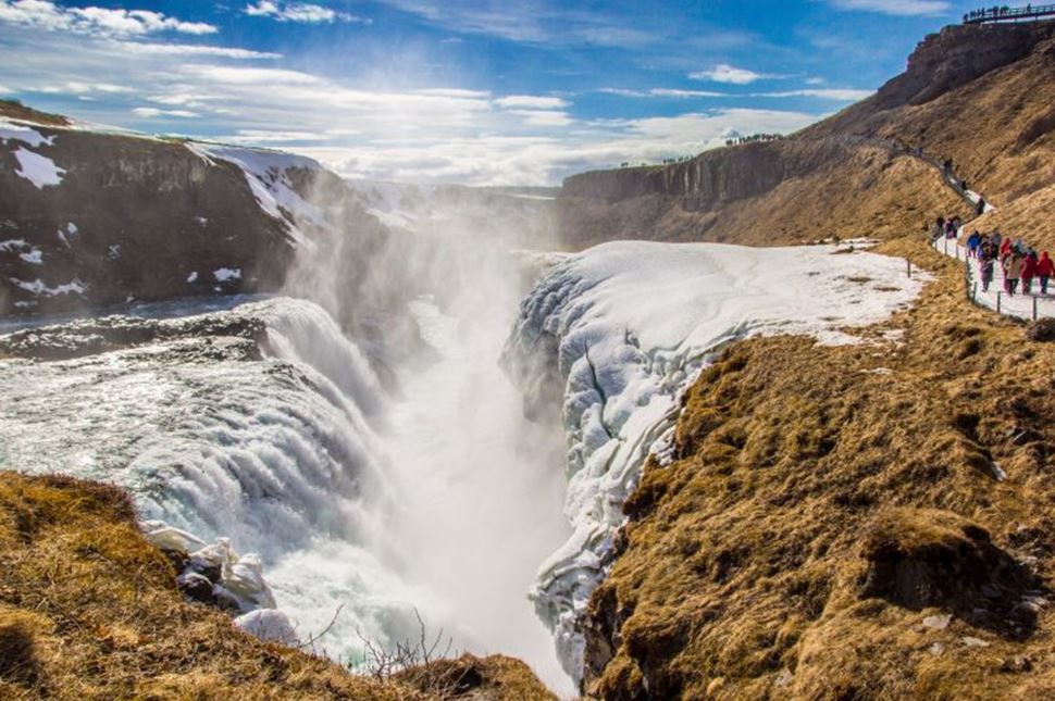 cheapest way to visit iceland reddit
