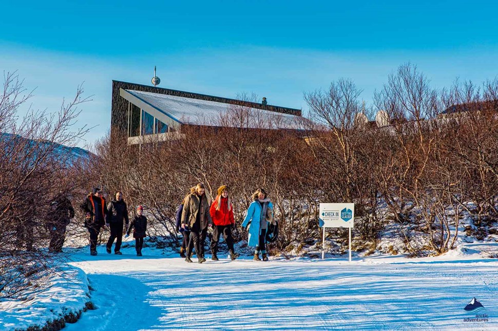 glacier tour meeting point in Iceland