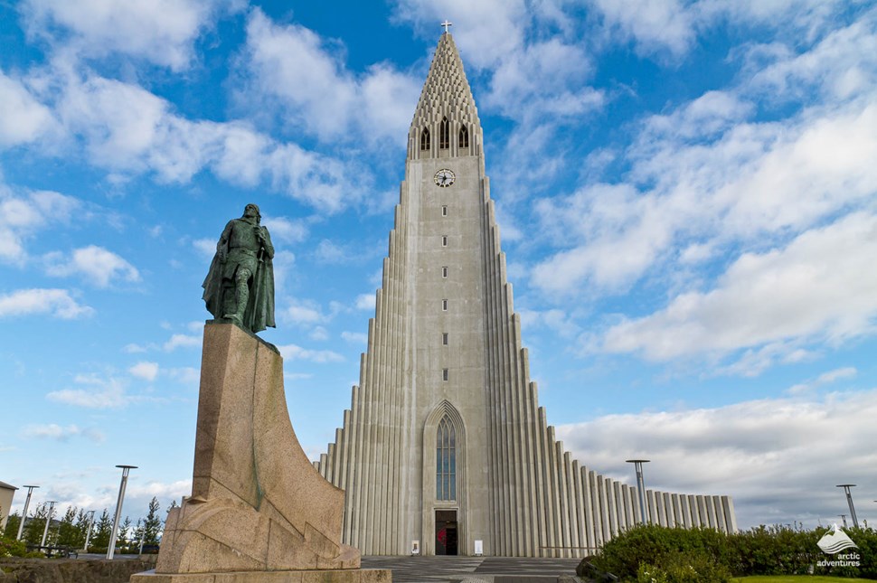 Hallgrimskirkja Church statue of Leifur Eiriksson