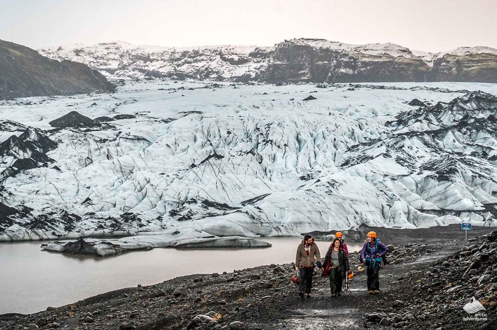 people hiking at Solheimajokull Glacier trail