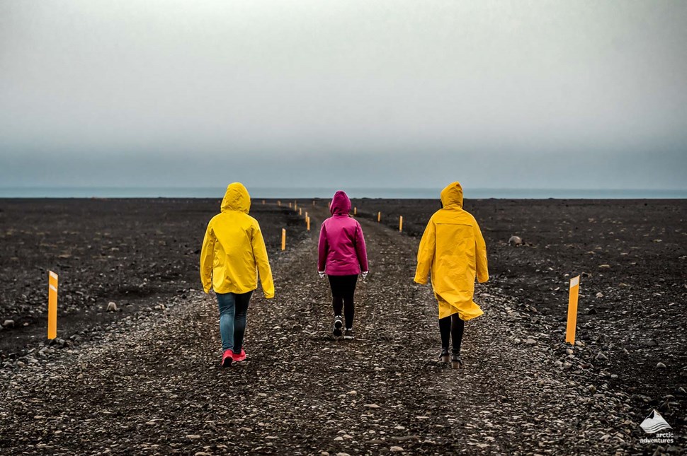 Women with yellow and red jackets in Iceland