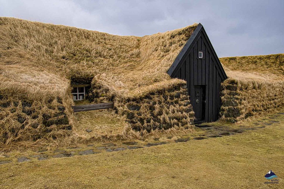 turf roofed building in Kledur