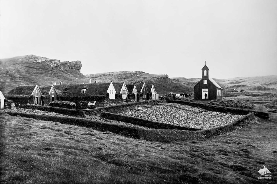 old picture of turf houses in Iceland