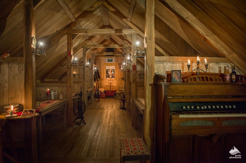 room view of Badstofa Turf House museum