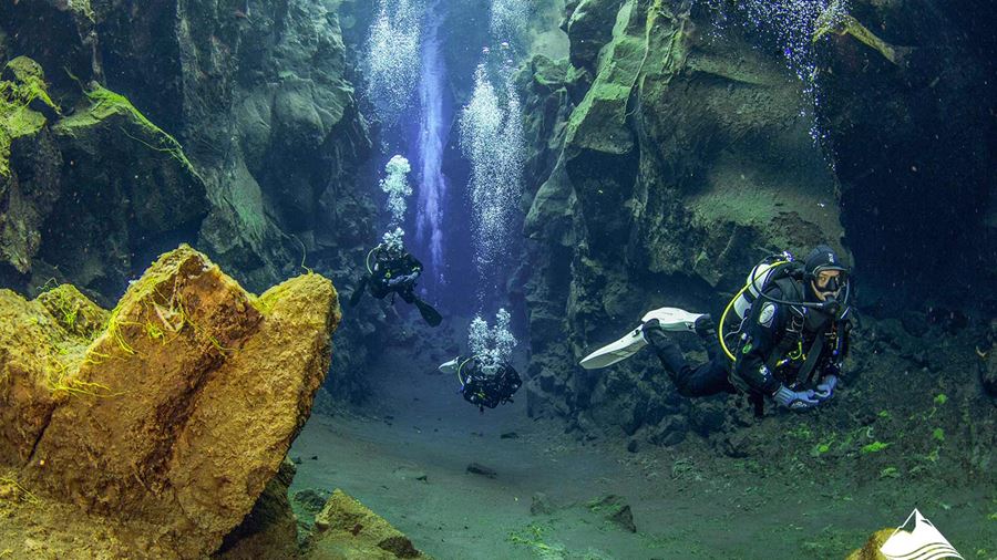 Diving by lava formations