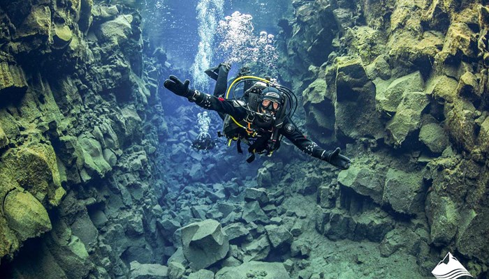 tectonic diving tour in Silfra fissure