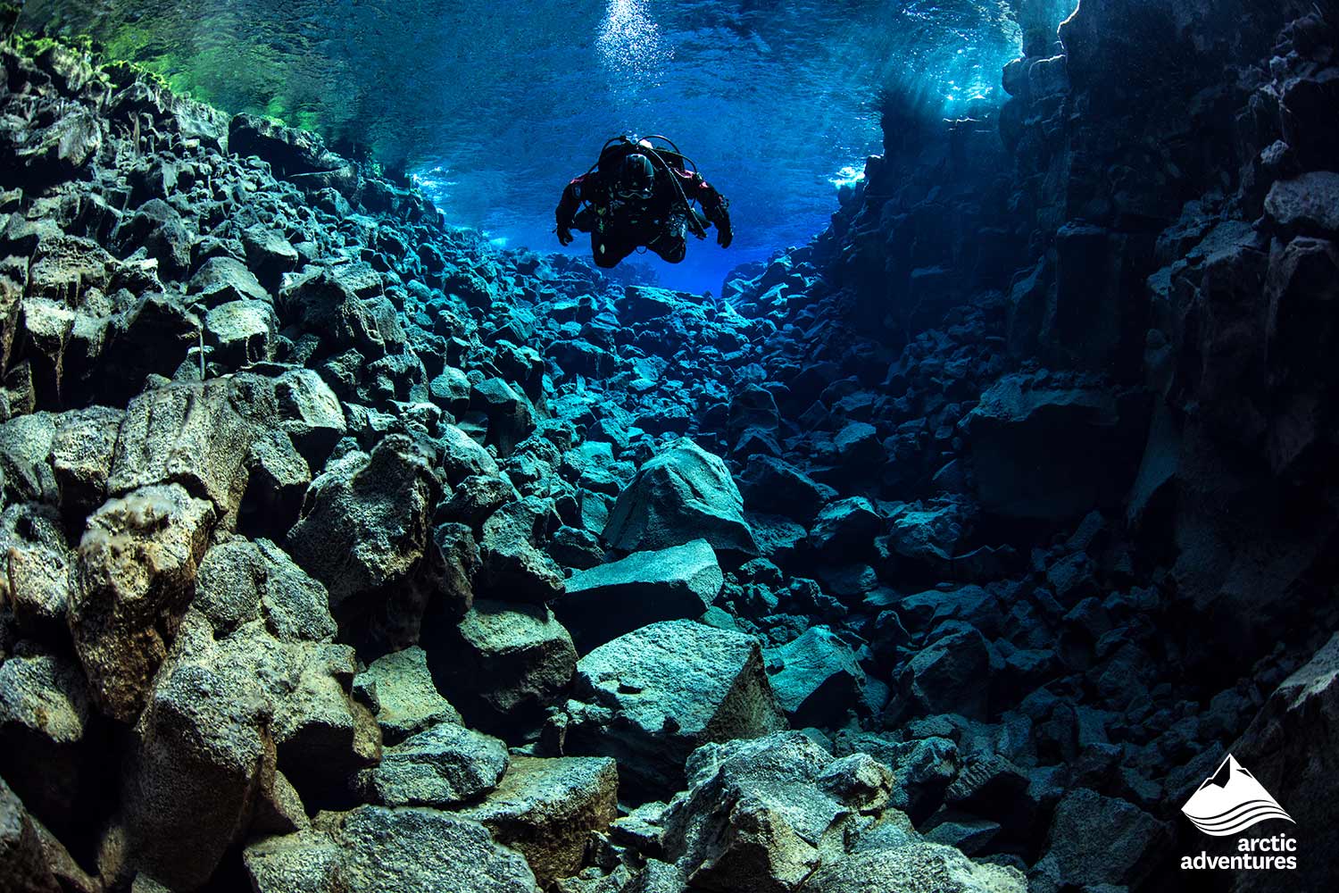 Diving by rocky bottom