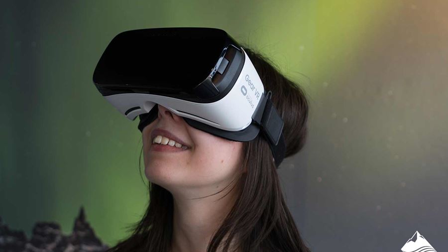 woman with virtual reality glasses