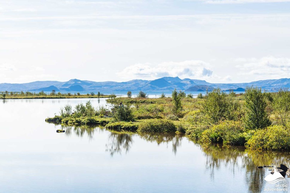 Thingvallavatn Lake Shores with Mountains in Background