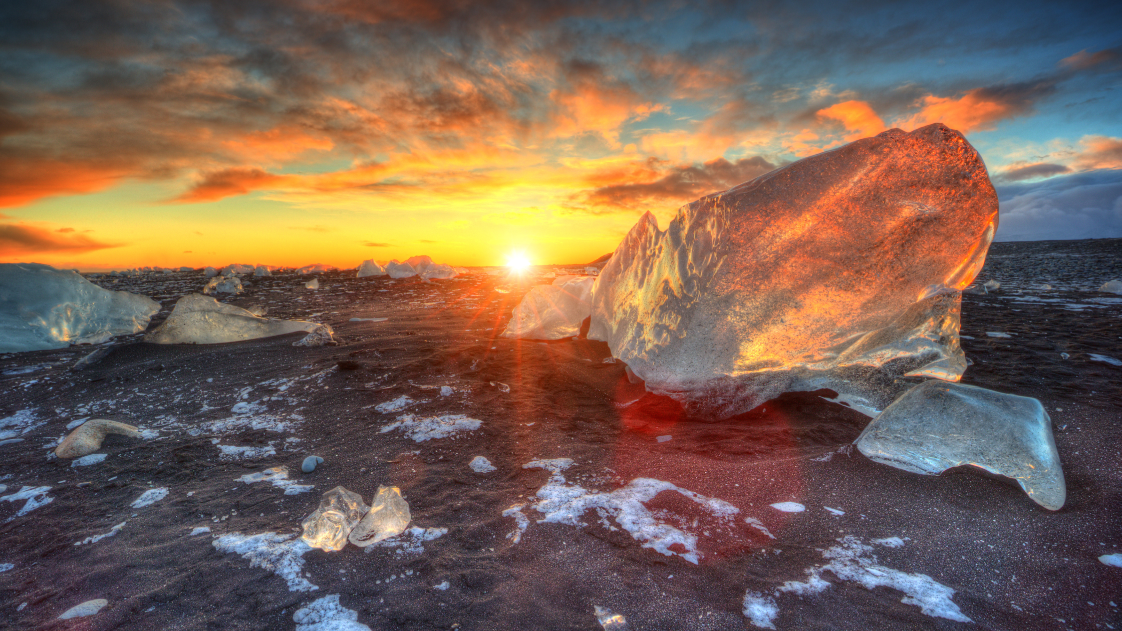 Beautiful Sunset Over Famous Diamond Beach