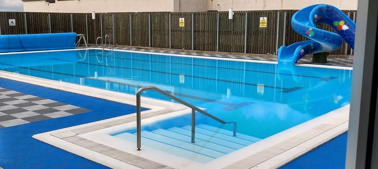 Blue Pool Kirkjubaearklaustur In Icelandic Village