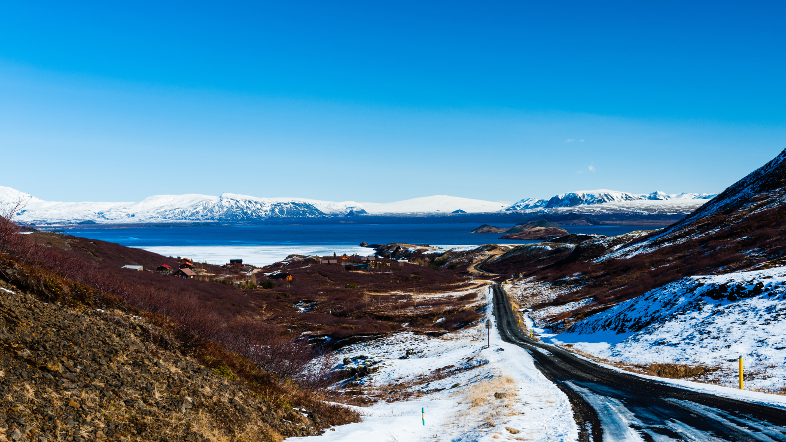 Track leading to Thingvallavatn Lake in Thingvellir National Park.