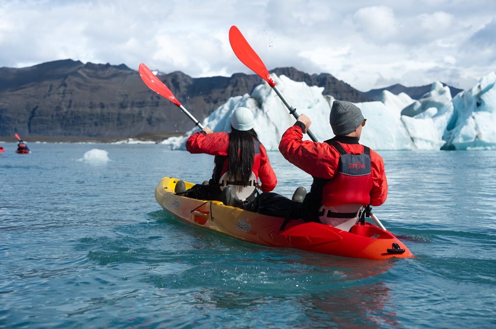 Kayaking tour in Jokulsarlon glacier lagoon