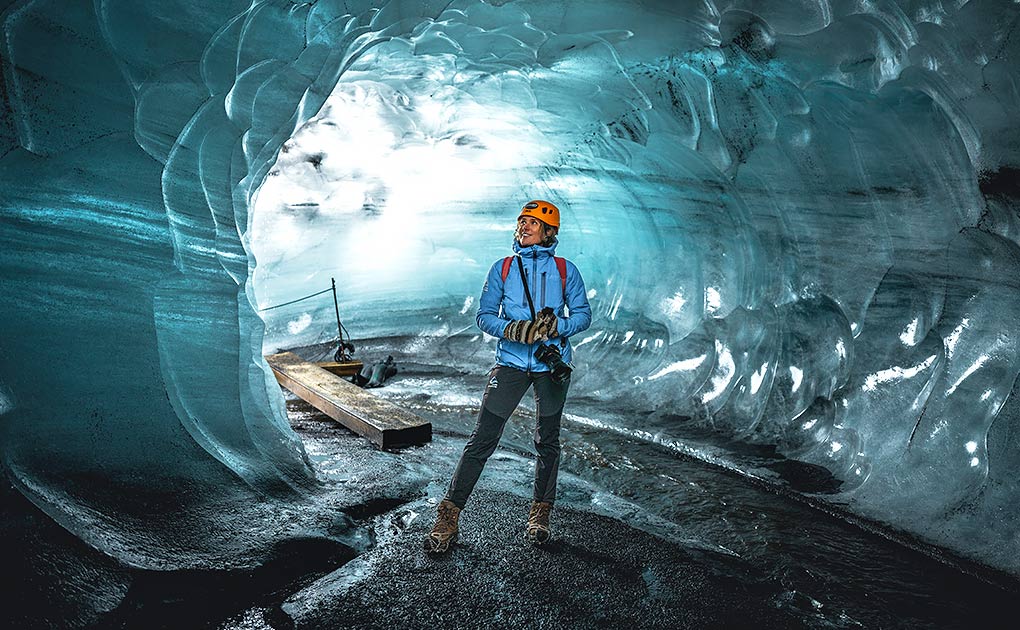 La Grotte De Glace Sous Le Volcan