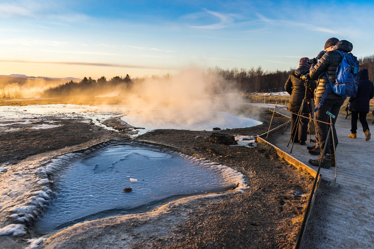 Tourists Geysir Sunset