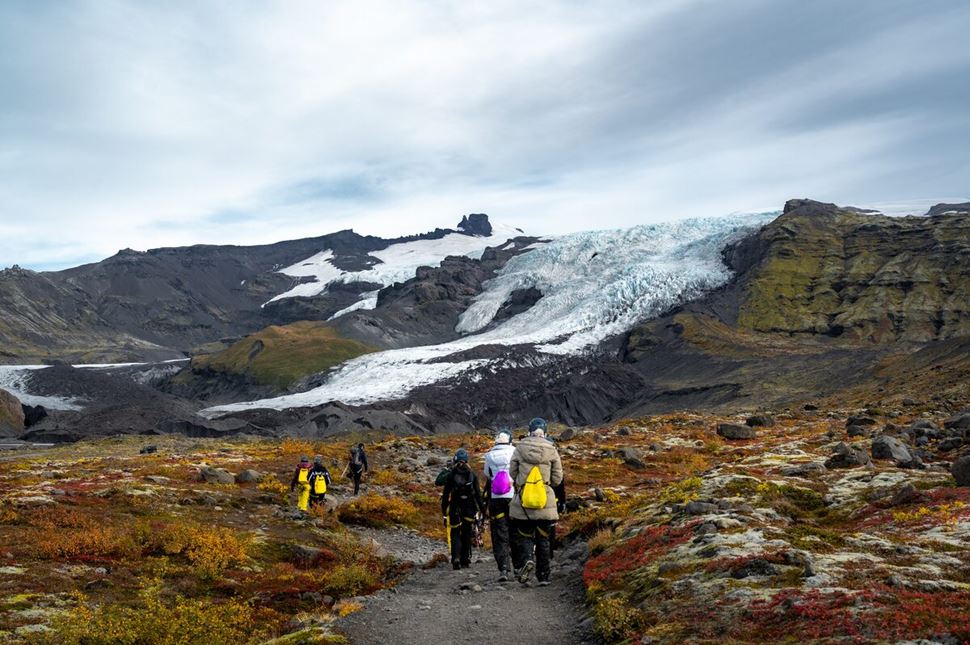 People walking towards Vatnajokull glacier