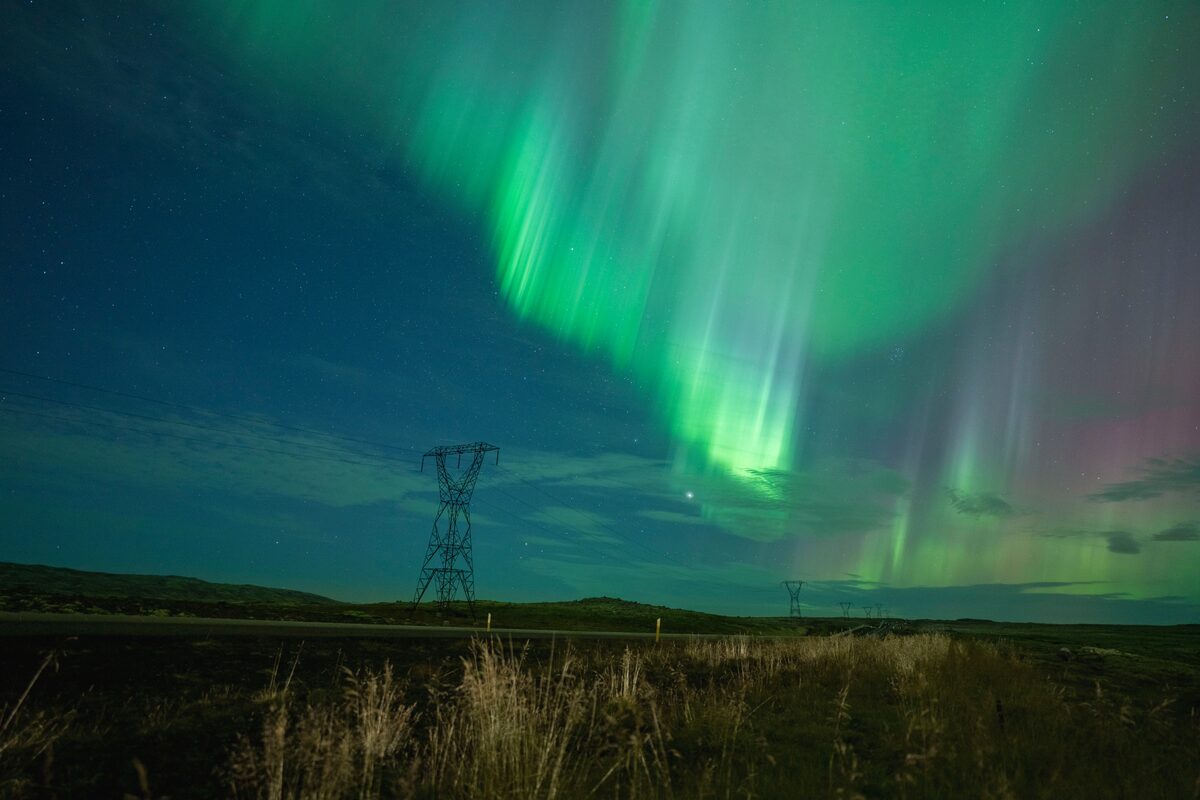 Green northern lights in Icelandic fields