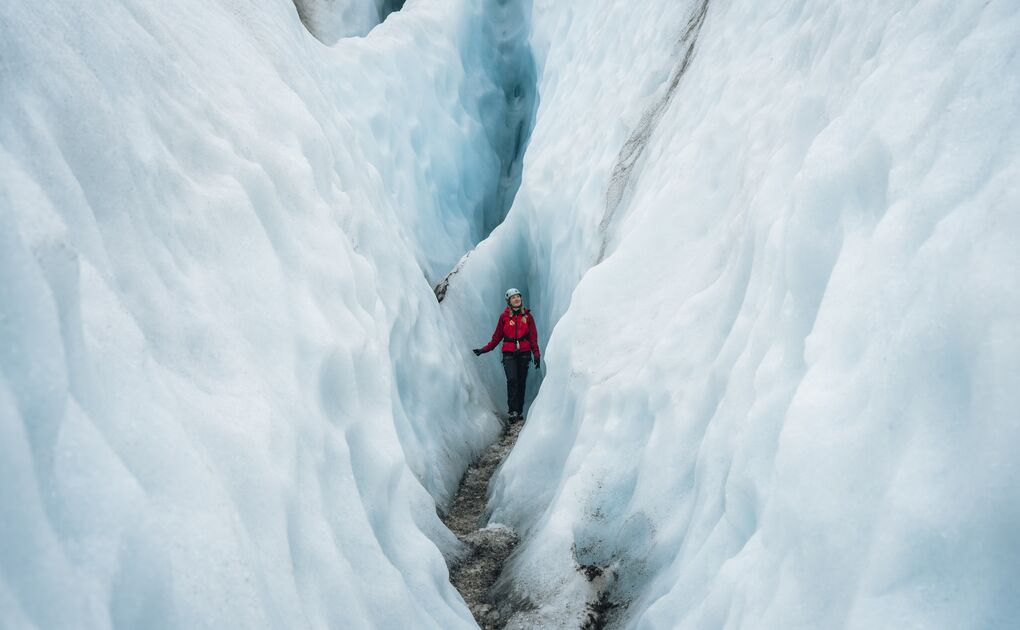 Crevasse Labyrinth: A Glacier Maze in Skaftafell 