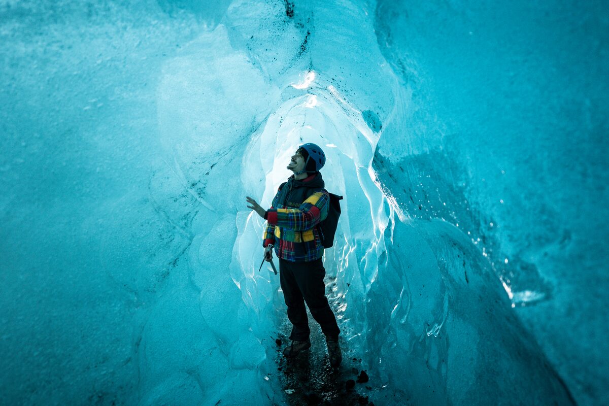 Exploring inside blue ice cave with @lesexpatss 