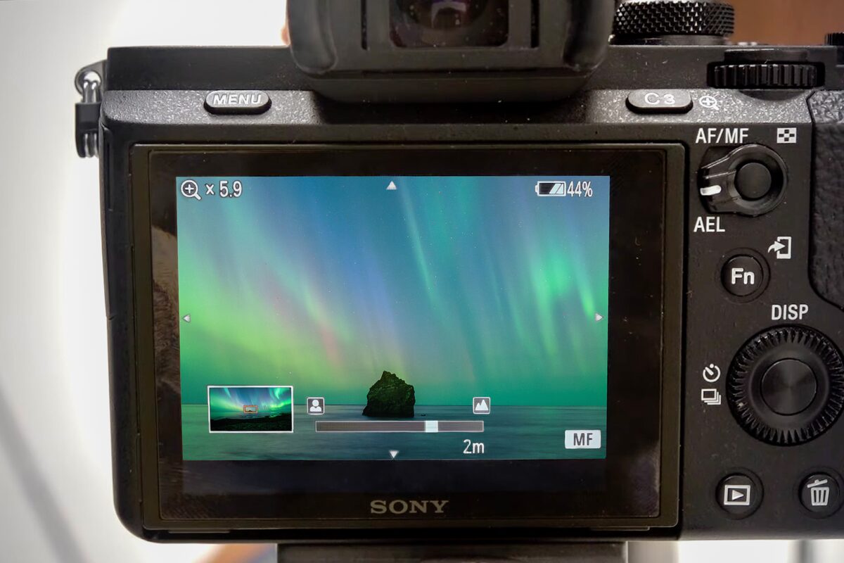 Live View zoom used to manually focus on a bright star.