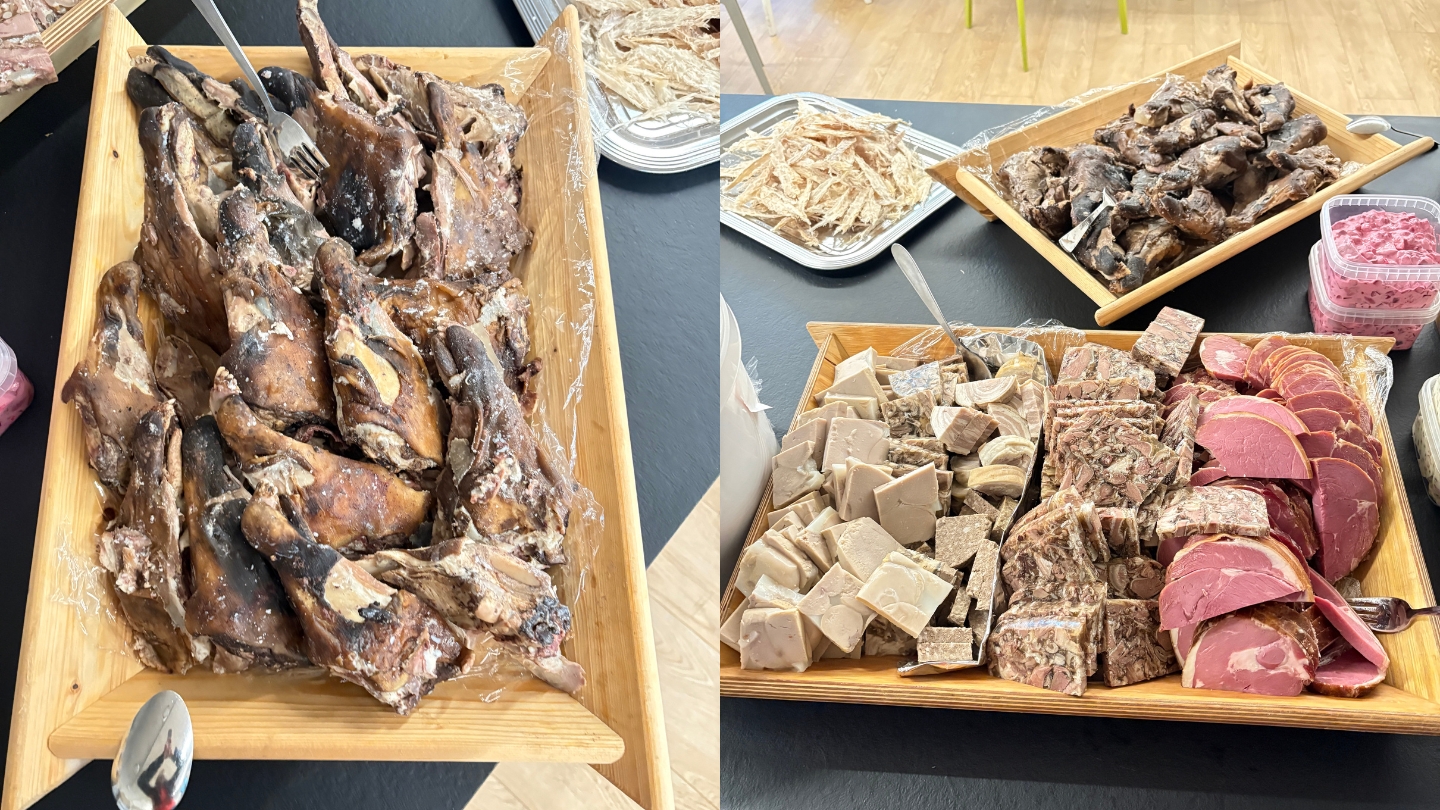 Wooden platter of þorramatur with cured lamb, pressed meats, sheep's head, and rye bread.