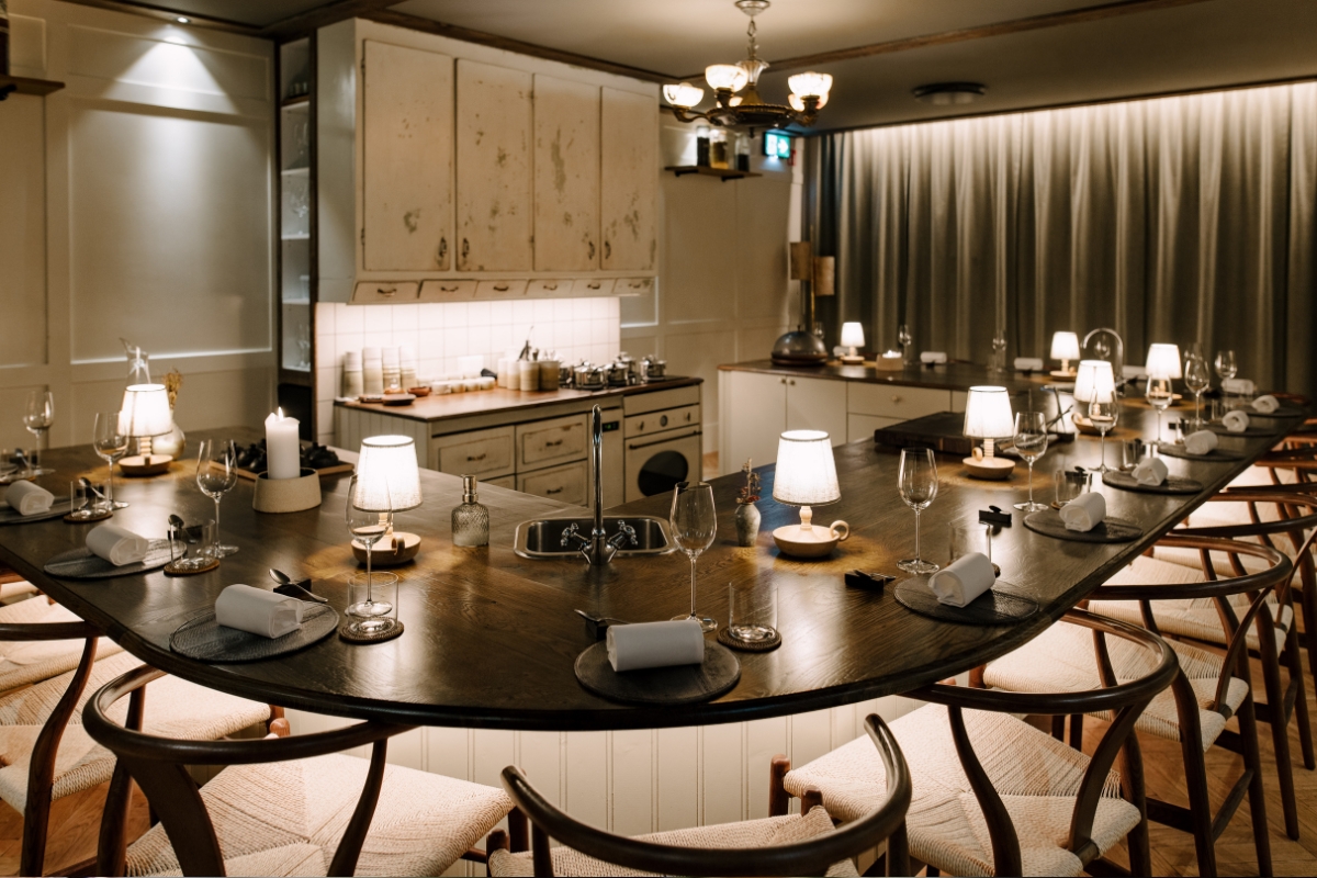 ÓX's 17-seat counter in Reykjavík, set with candles and small lamps around curved pale wood. 