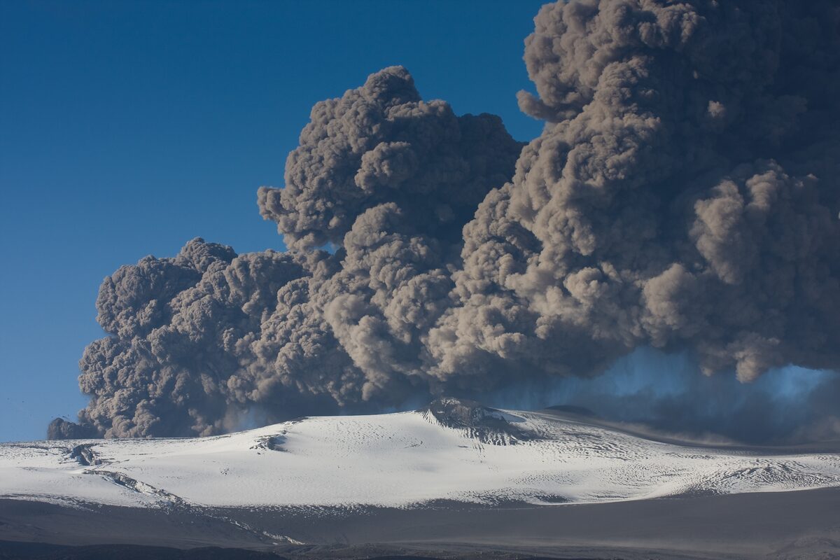 Ash plume above Eyjafjallajökull in 2010.