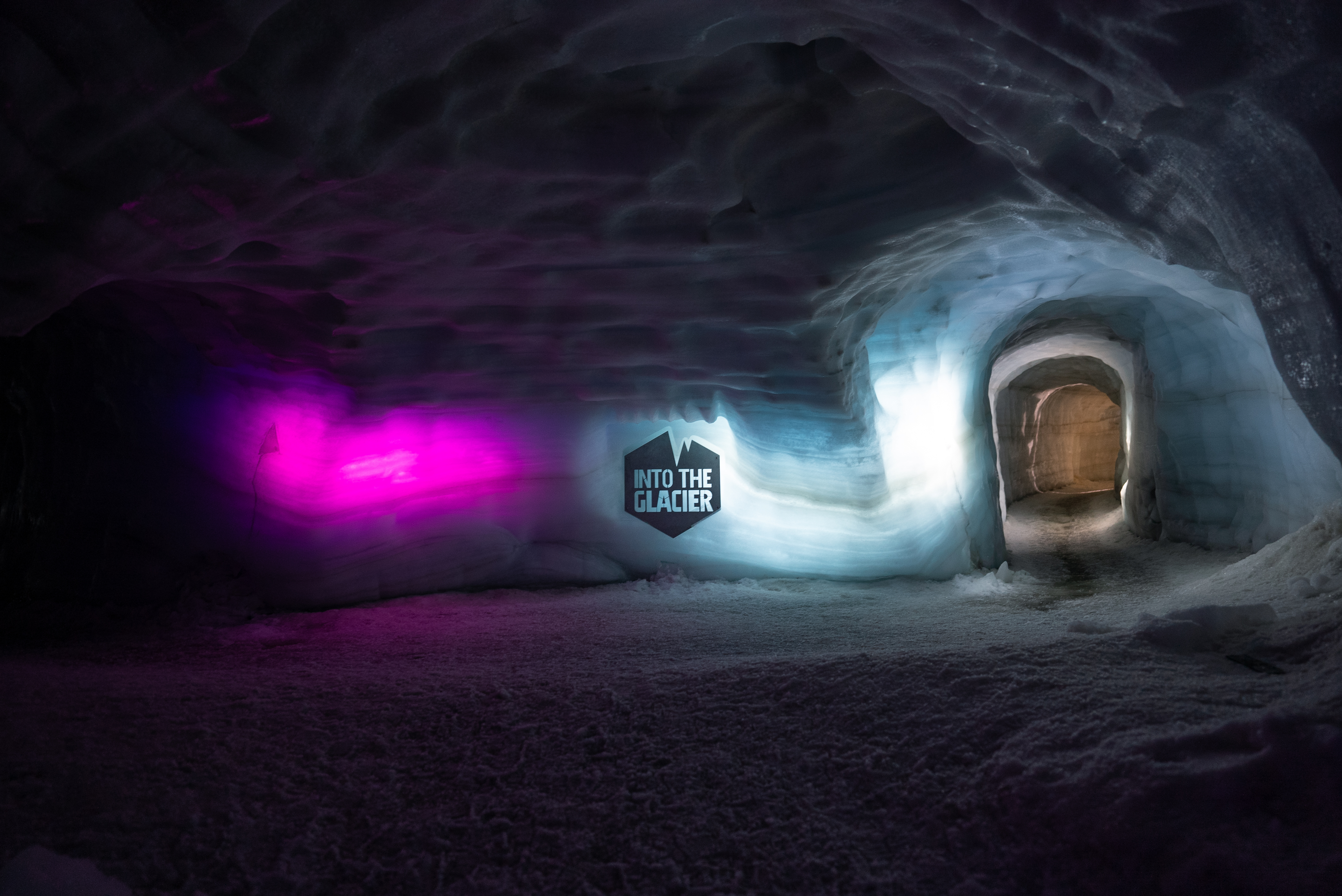 Bleika Slaufan Pink Ribbon event at into the glacier