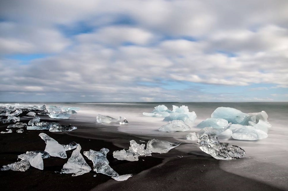 icebergs in Diamond black sand beach