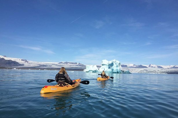 guided kayaking tour in Jokulsarlon glacier lagoon