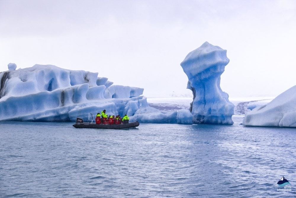 beautiful icebergs formations