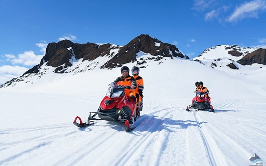 Gletscher-Schneemobilfahrt ab Skjól oder ab Reykjavík