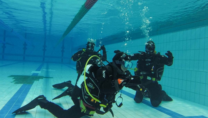 PADI course training in a pool