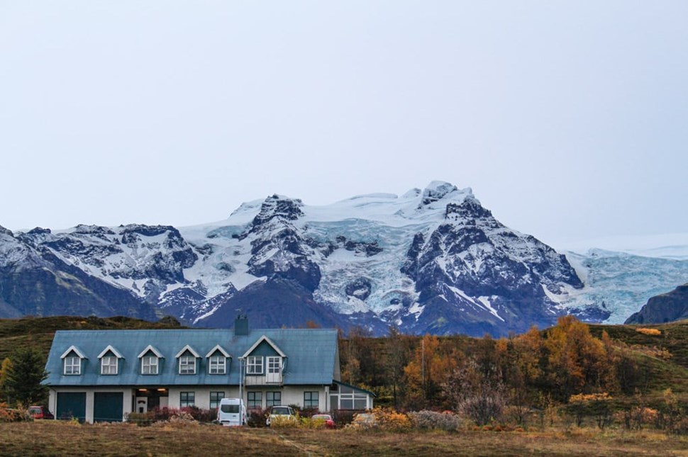 hotel surrounded by mountains in Skaftafell